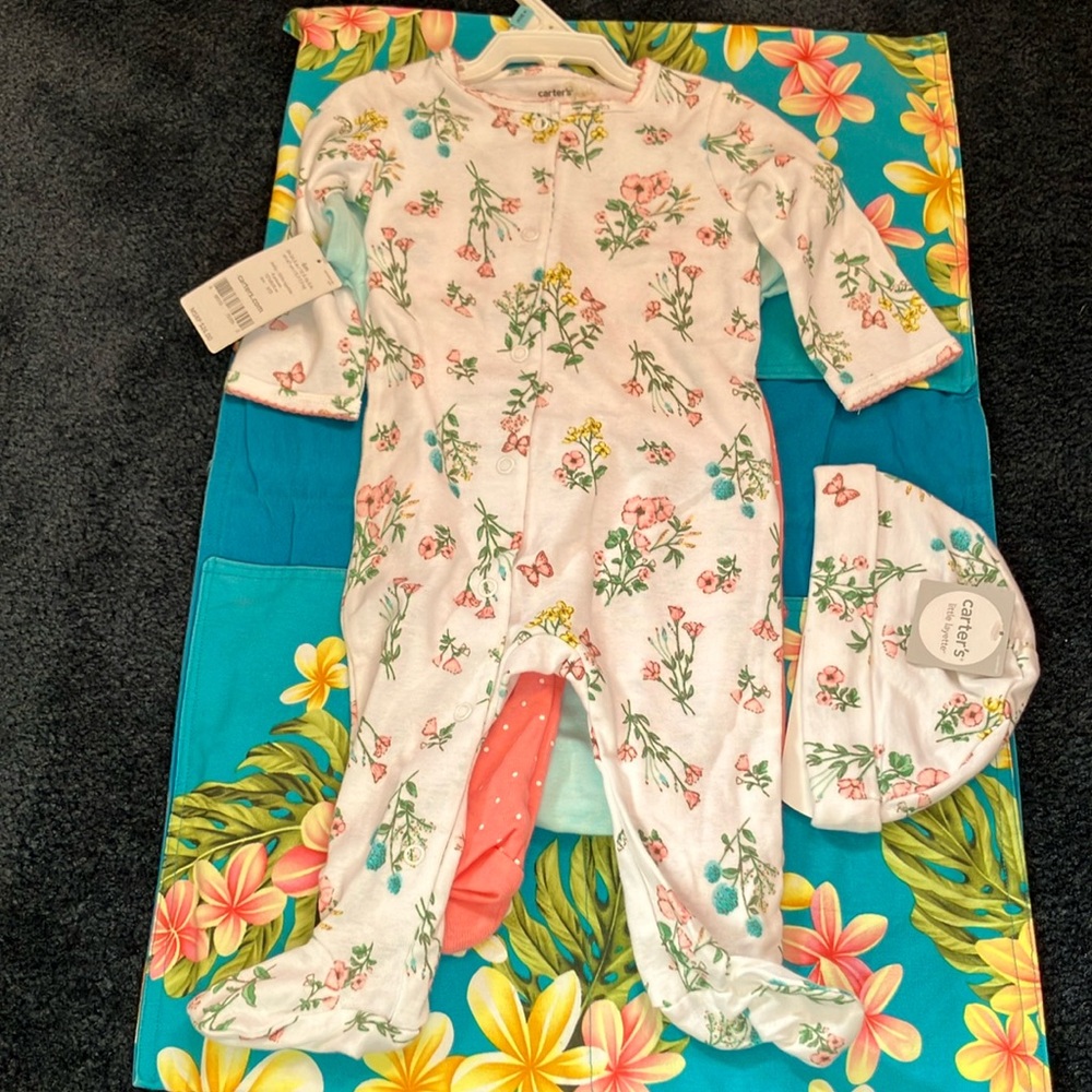 NWT Carter’s 4-piece little layette set. 6 months.